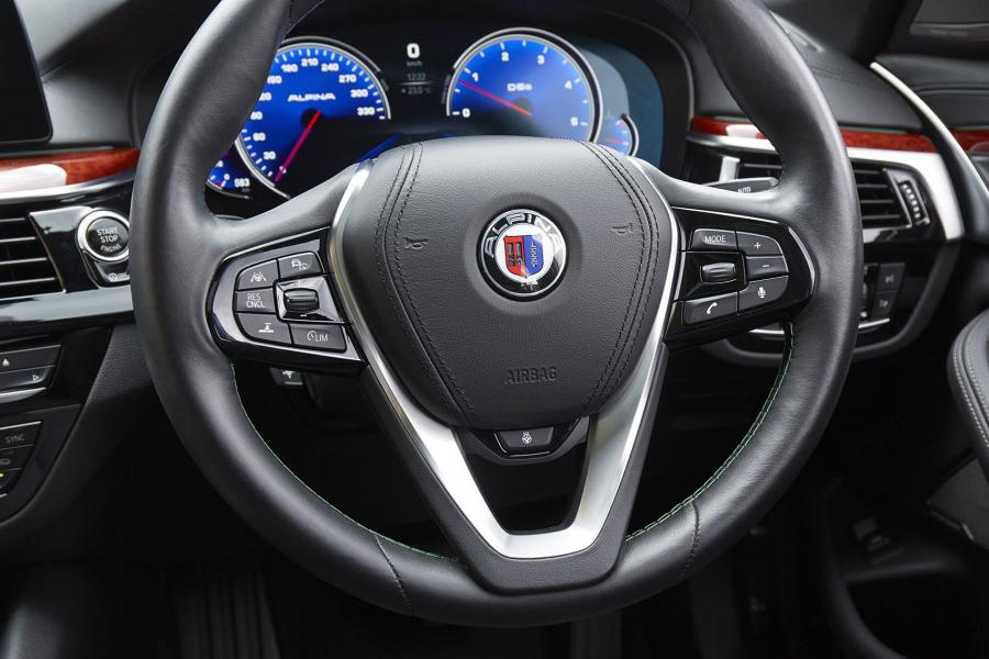 Панель приборов Alpina D5 S Allrad Limousine (G30) 2017 года  (JP) (фото 3 из 19)